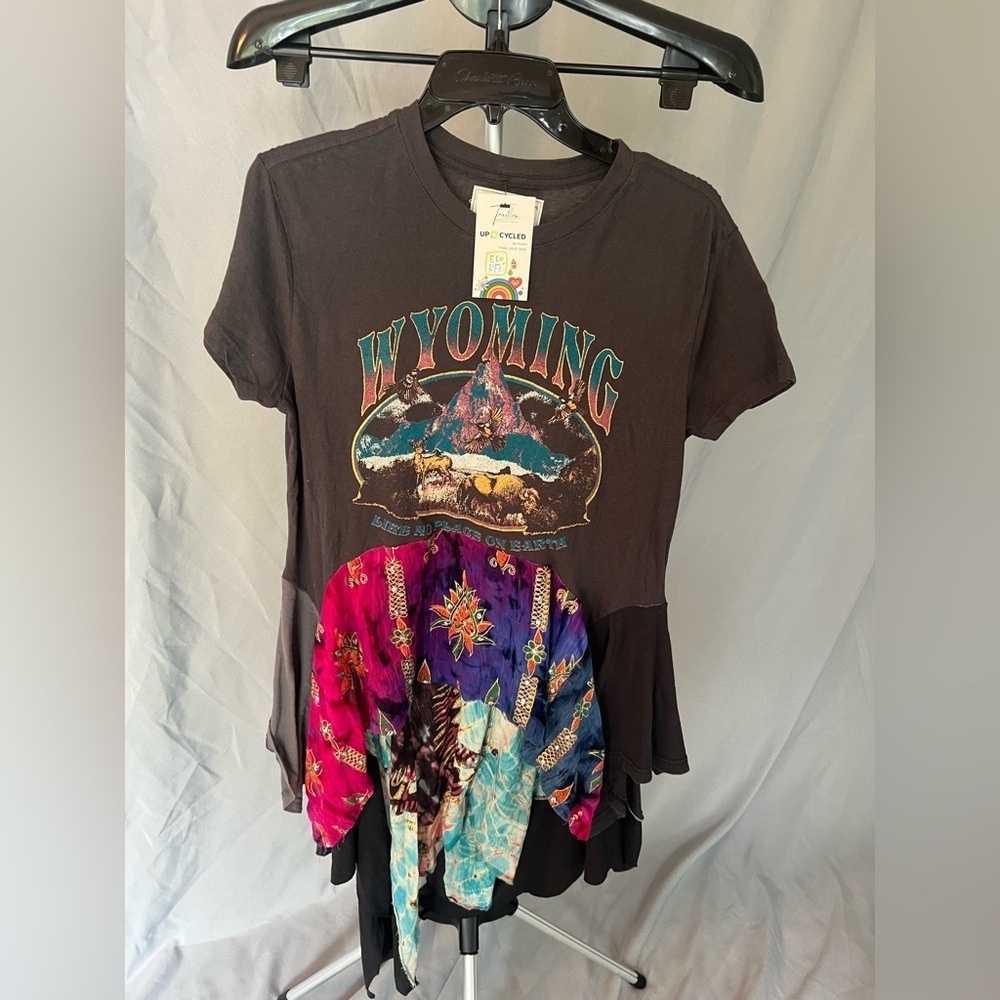 Wyoming Graphic Women's Top - Multicolor